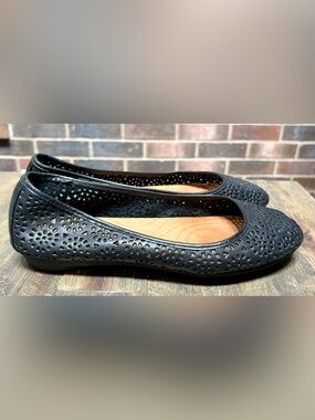 Ladies Indigo by Clarks Plush Bea Black Perforated Leather Ballet Flats - size 8